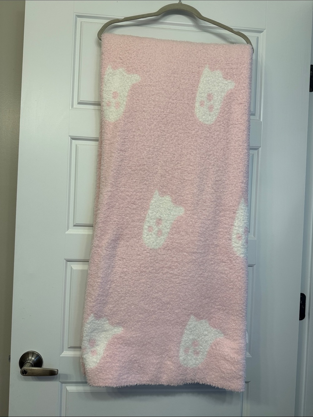 Cupcakes and cashmere pink boo throw